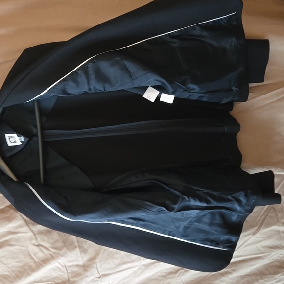 ANNE KLEIN one button blazer. - Picture 5 of 6